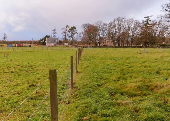 The Doune, Luxury Traditional Country House With Hot Tub
