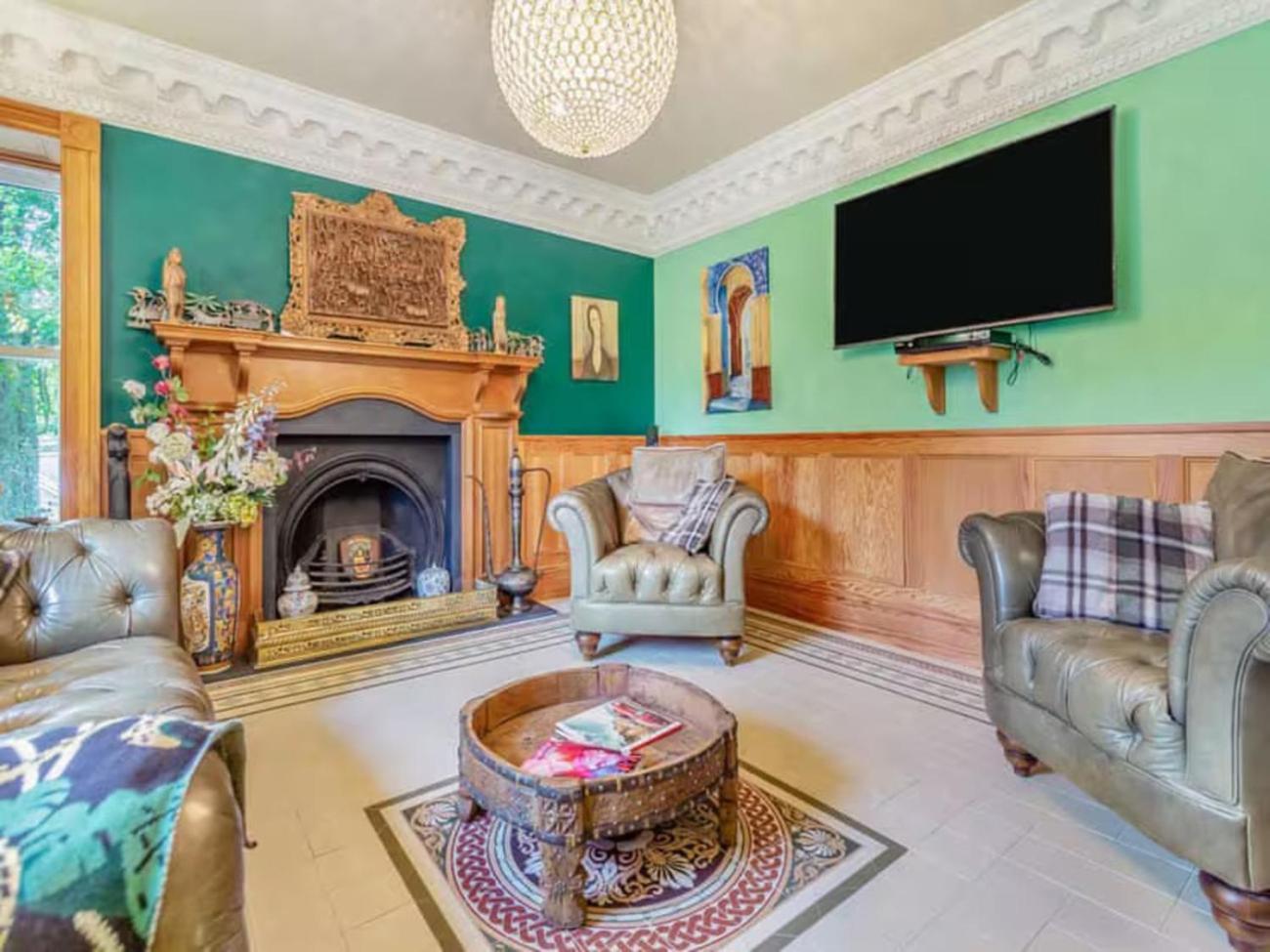 Villa The Doune, Luxury Traditional With Hot Tub Inverness