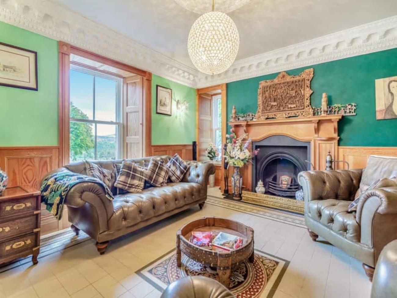 The Doune, Luxury Traditional With Hot Tub Inverness