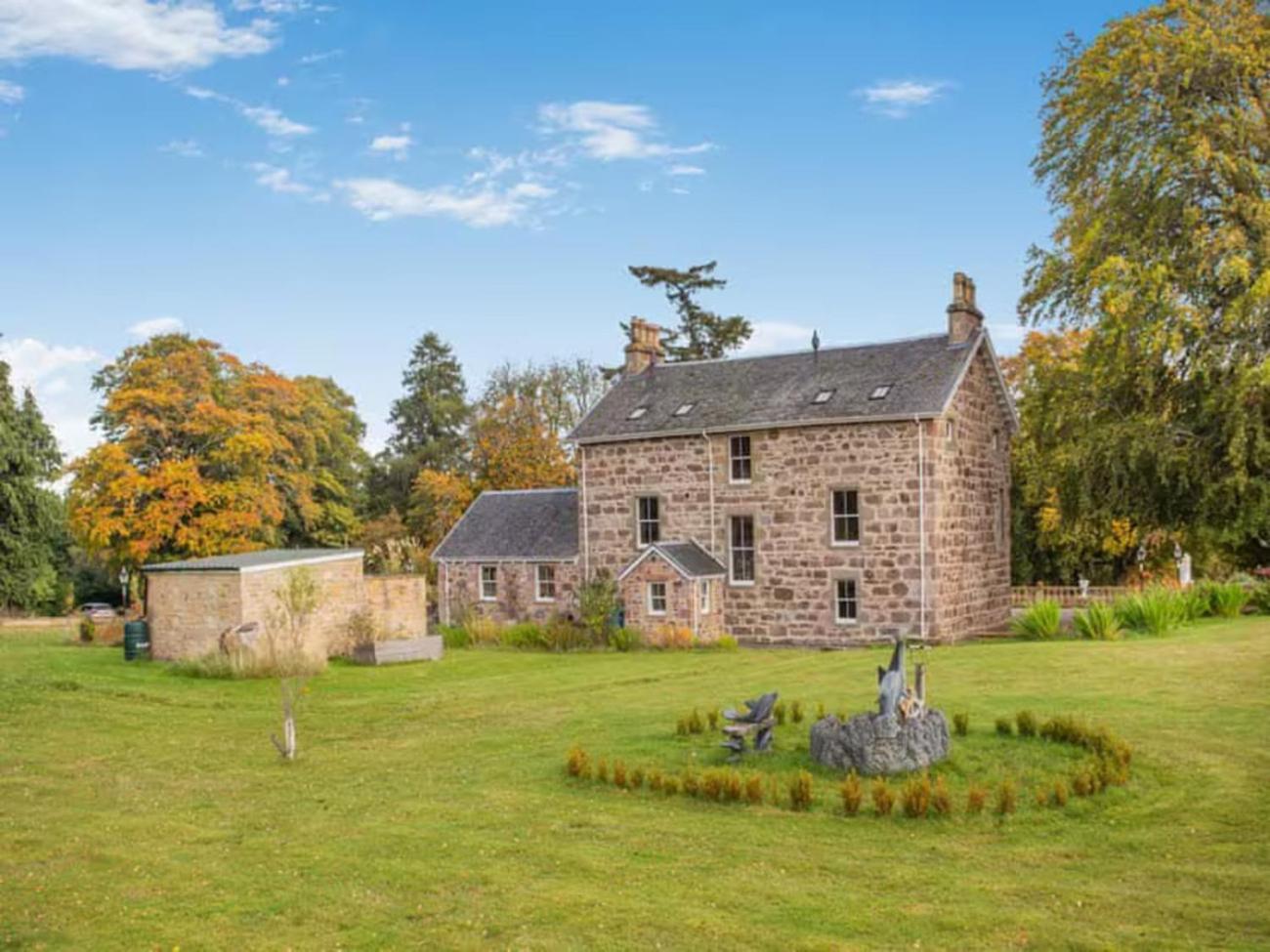 The Doune, Luxury Traditional With Hot Tub Villa *