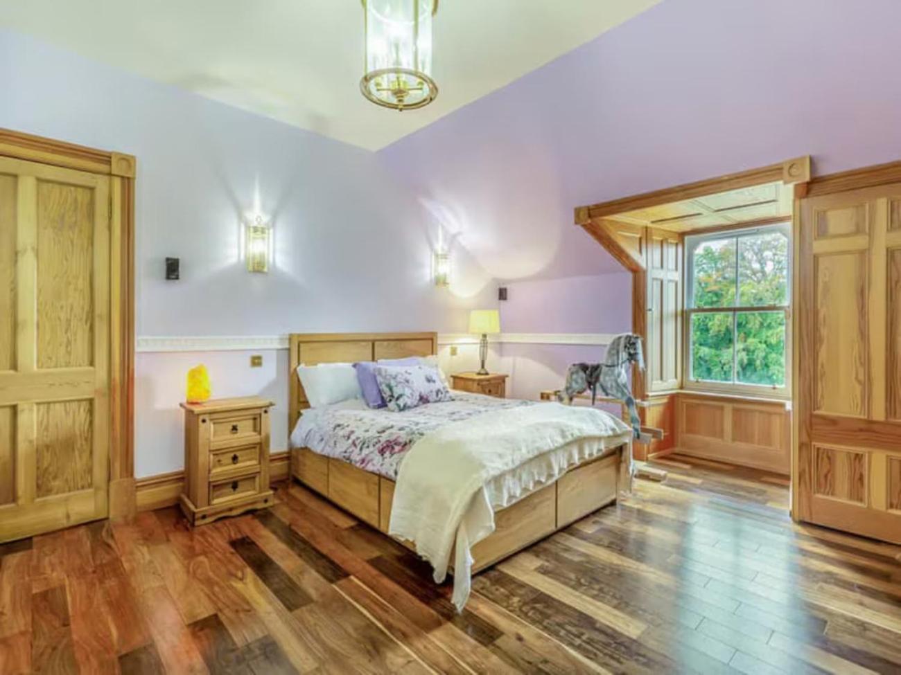 The Doune, Luxury Traditional With Hot Tub Inverness