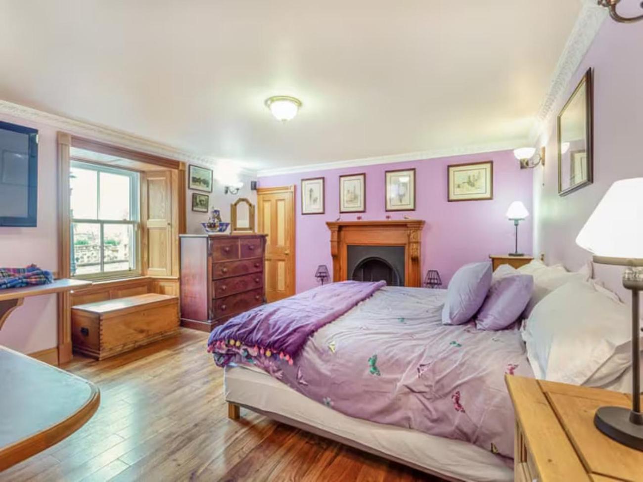The Doune, Luxury Traditional With Hot Tub Villa