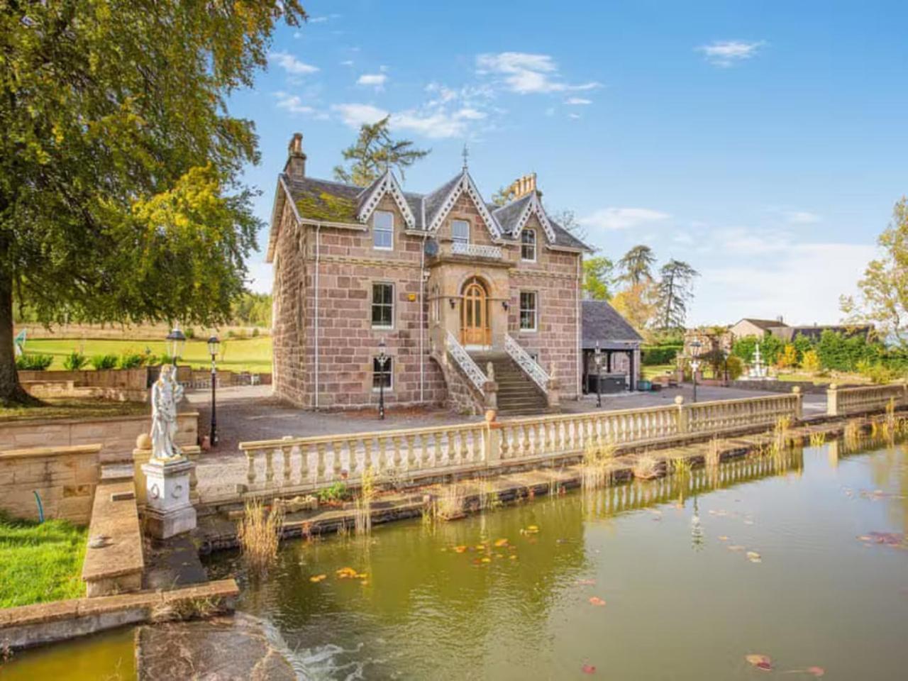 Villa The Doune, Luxury Traditional With Hot Tub *