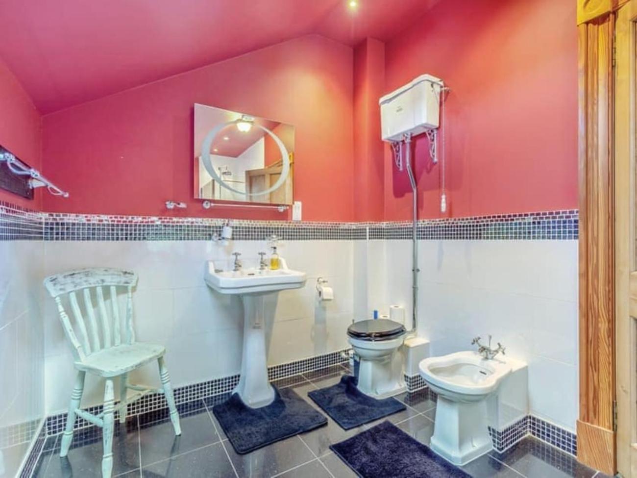 The Doune, Luxury Traditional With Hot Tub Villa Inverness