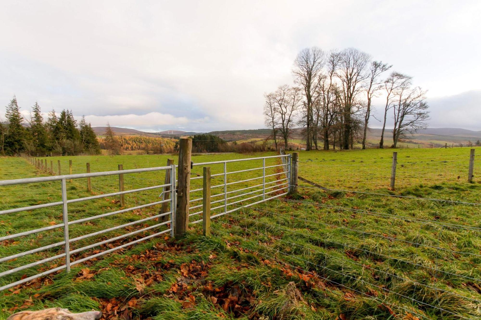 The Doune, Luxury Traditional With Hot Tub Villa
