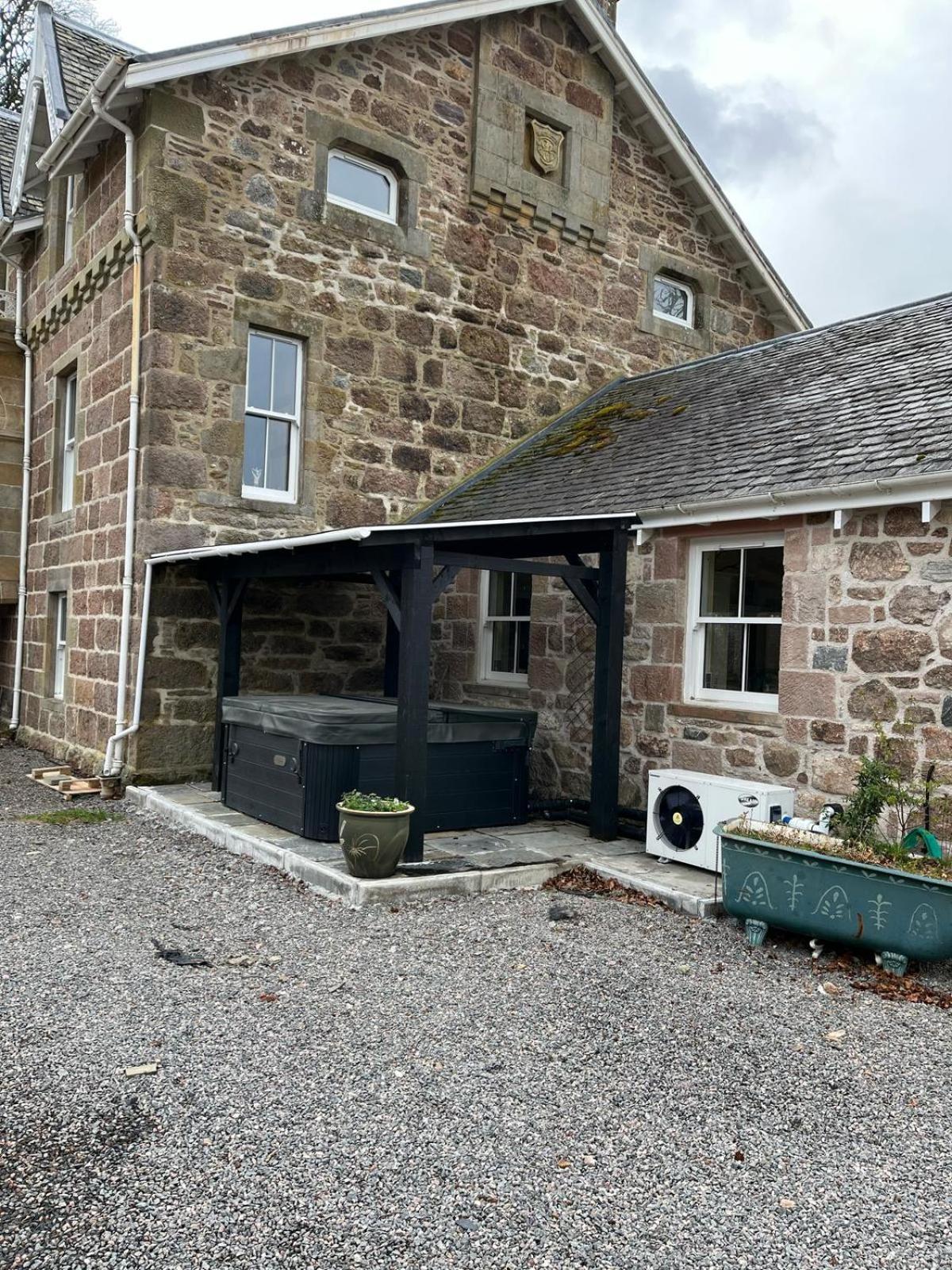 The Doune, Luxury Traditional With Hot Tub Villa Inverness