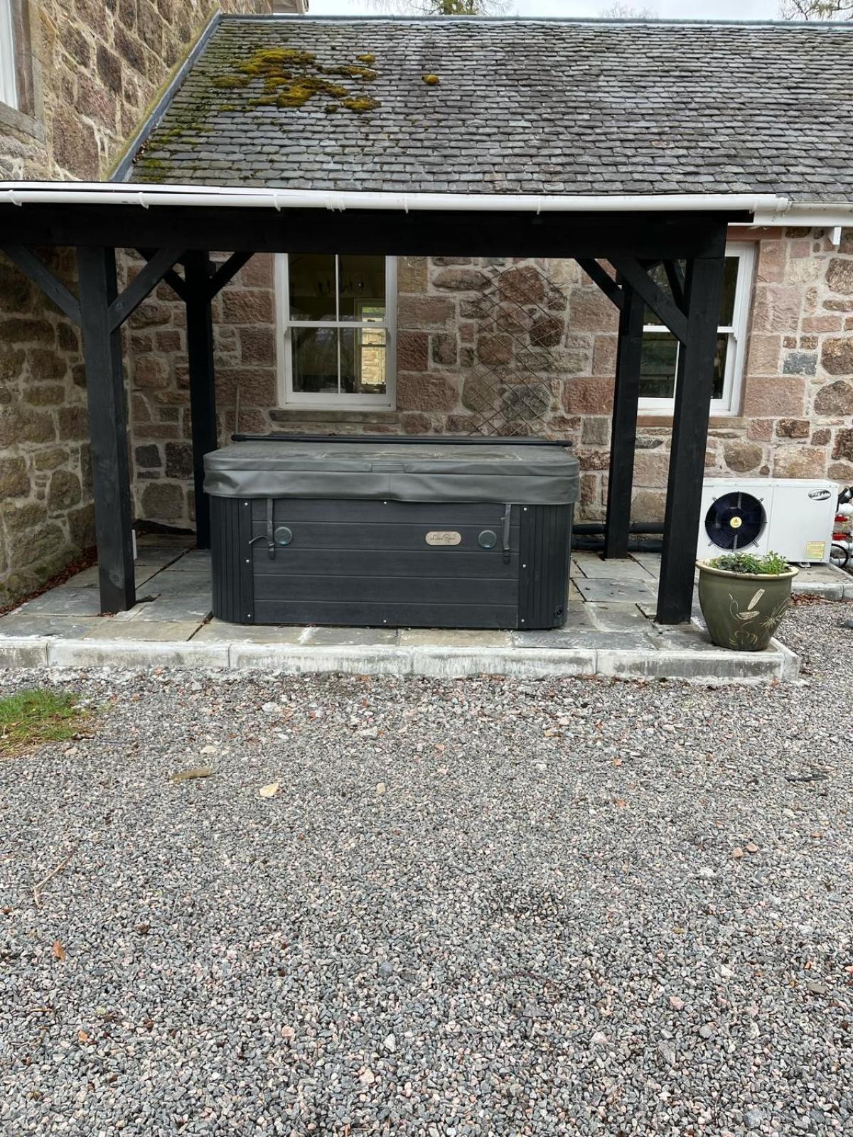 Villa The Doune, Luxury Traditional With Hot Tub Inverness